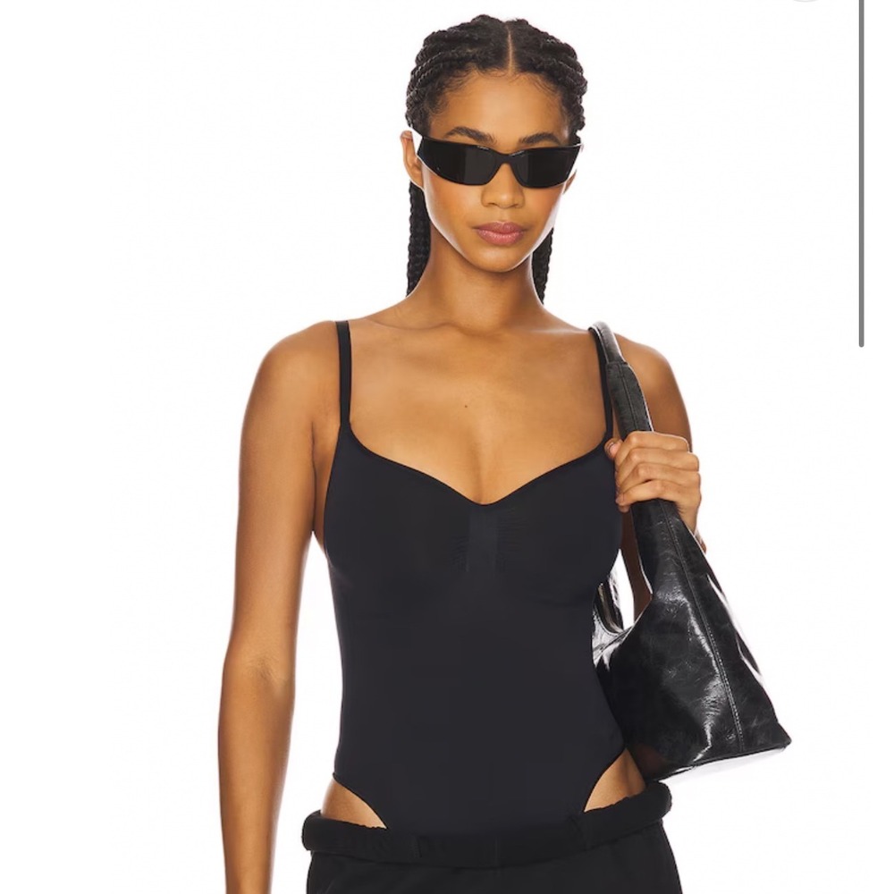 Skims Size S/M Seamless Sculpt Thong Bodysuit Black Snatched Viral Shapewear